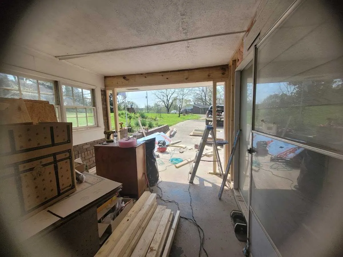 Air movers and dehumidifier for Drying & Dehumidification in Waynesboro